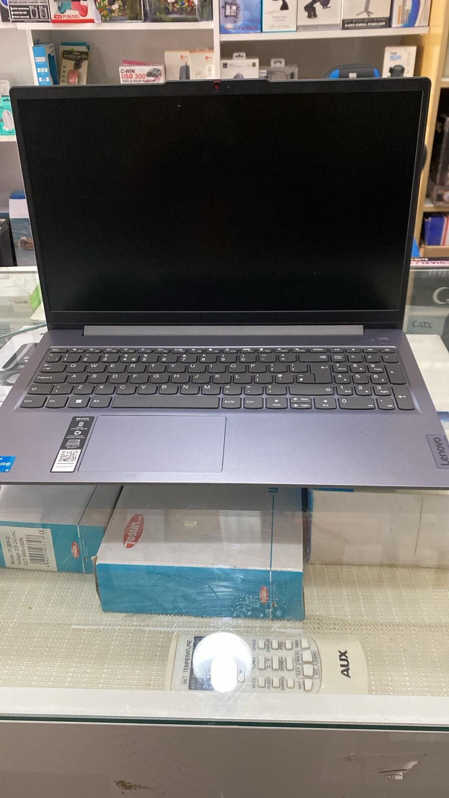 Lenovo IdeaPad Slim 3 15.6'' 15IRU8 Laptop i3-1315U 8GB 256GB SSD (2 EL )